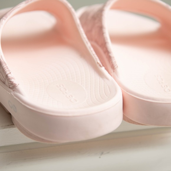 OOFOS OOahh Lux Recovery Slides Pink Leaf Floral Sz 9 Orthopedic Ergonomic Yoga - Picture 4 of 5